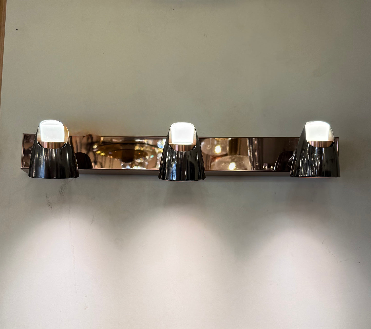 MK422-3 Black and Rosegold Light